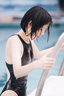 无法触碰的她